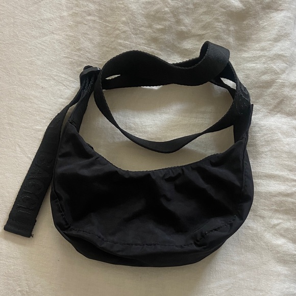 BAGGU Handbags - BAGGU Mini Crescent Black Bag with Wide Strap